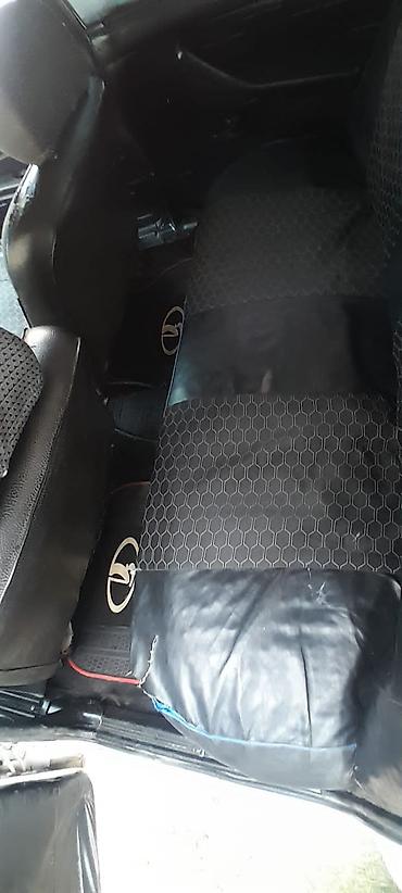 arxa kapot: VAZ 21011sedan, ağ rəng. - Ban növü: 4 qapılı sedan - Rəng: ağ - — 5