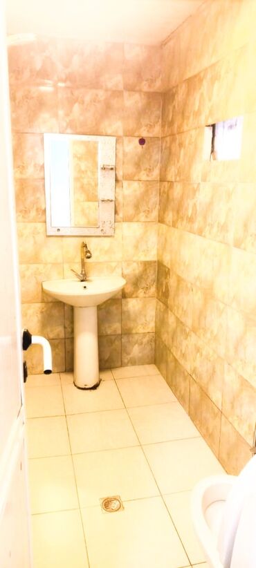 Uzunmüddətli kirayə mənzillər: Kirayə verilir: tam mebelli, geniş və işıqlı mənzil. 3 Otağ mətbəx — 14