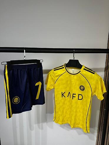 маска роналду: Футбольная форма Al Nassr / Ronaldo №7 Комплект состоит из футболки и — 1