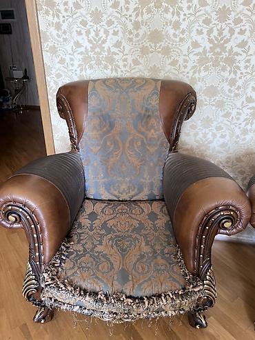 salon divan: Klassik üslubda qonaq otağı dəsti Tərkibi: - 1 ədəd üçlü divan - 2 — 5