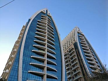 Mənzillərin satışı: Satılır 3 otaqlı yeni tikili 148 m², Elmlər Akademiyası m. Kateqoriya — 2