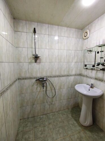 Uzunmüddətli kirayə mənzillər: Kirayə Həzi Aslanov metrosu dan 10 dəq məsafədə 2 otaq 6/5 Orta — 5