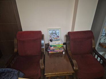 Bağ divan və kreslo dəstləri: İşlənmiş, Jurnal masası, 2 kreslo, Divan, Rumıniya — 24