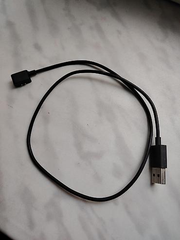 smart telecom: Ağıllı saat üçün USB şarj kabeli və qara rəngli smart saat. Saat — 1