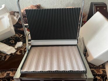 Soyuducu vitrinləri: Kafe və fast-food üçün peşəkar avadanlıq dəsti 1) Şüşəli soyuducu — 4