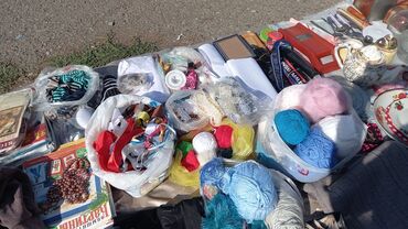 на железных номерах: Всё для рукодклия.Набор разноцветных мотков