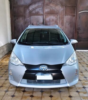 Toyota: Toyota Prius: 2015 г., 1.5 л, Автомат, Гибрид, Хэтчбэк