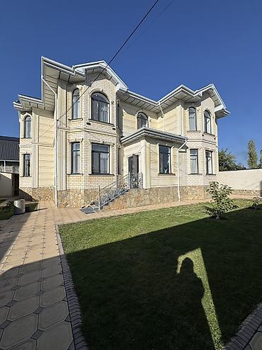 Продажа коттеджей и домов: 6 комнат и более, 270 м², 5 соток, Бишкек, Собственник — 3