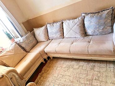 Divanlar: NigUqlavoy divan. 330azn. yaxsi veziyyetde. açılır bazalidi ünvan