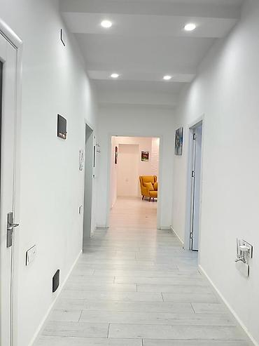 квартира на ночь сутки: Geniş və işıqlı mənzil – müasir dizaynlı studiya tipli zal və ayrı — 4
