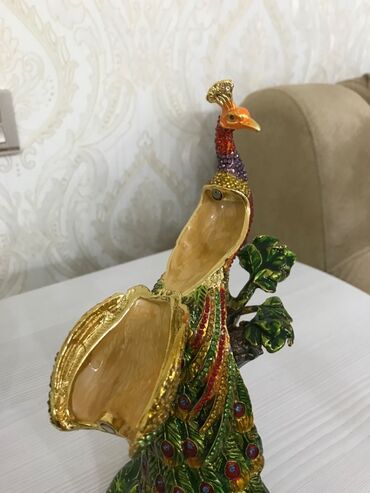 Heykəlciklər: Dubaydan alinib suvenirler.Tovuzqusu 110 azn Kitay qiz 70 azn — 3