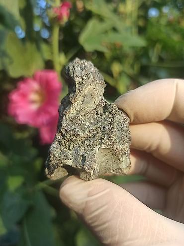 qizil qiymet: Nadir tapılan Qızılı görünüşdə Xalkopirit ( ChalcoPyrite ) daşı 💎 ✨ 🧐 — 3