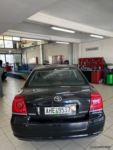 Transport: Toyota Avensis: 1.8 l | 2003 year Limousine