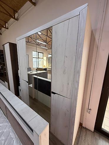 Спальные гарнитуры: Спальный гарнитур «Элегант 4» Состав комплекта: - Двуспальная кровать — 2