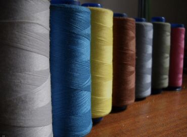 оборудование для шаурмы бишкек: Продам нитки оптом! 🧵 Полные коробки, внутри разные цвета — отличное