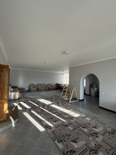 Посуточная аренда домов: Гостевой дом «Домик» КАРАКОЛ. Inst: guesthouse_domik.karakol Рядом — 2