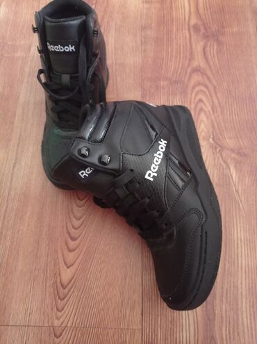 спортивные женские кофты: Кроссовки Reebok, высокие, черные - Оригинальный брендовый дизайн с