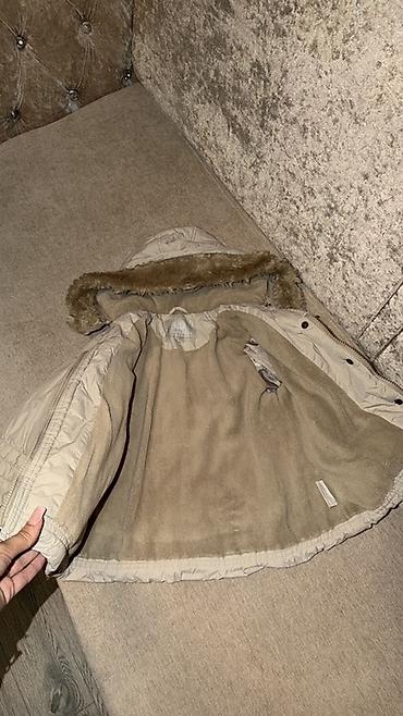 Куртки: Uşaq qış gödəkçəsi - Rəng: açıq bej - Ölçü etiketində: 3-4 years - — 3