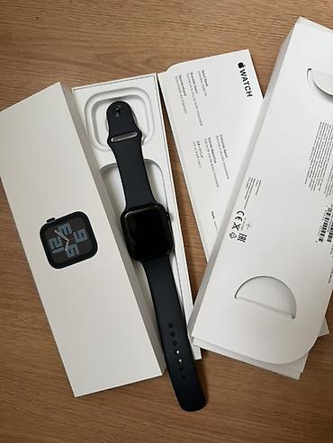 iphone whatch: Apple Watch – qara silikon kəmərli, düzbucaqlı sensor ekranlı ağıllı — 1