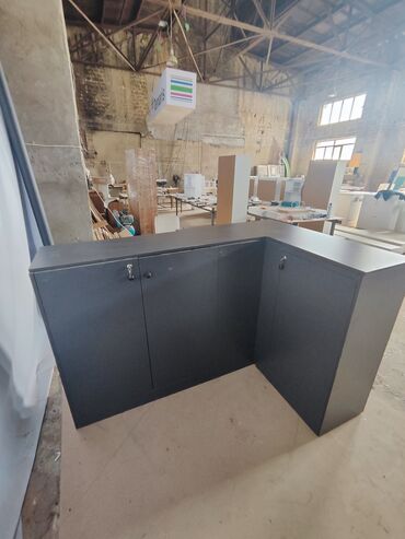 Seyflər: Material Laminat Uzunluğu 180 sm + 115 sm Dərinliyi 40 sm