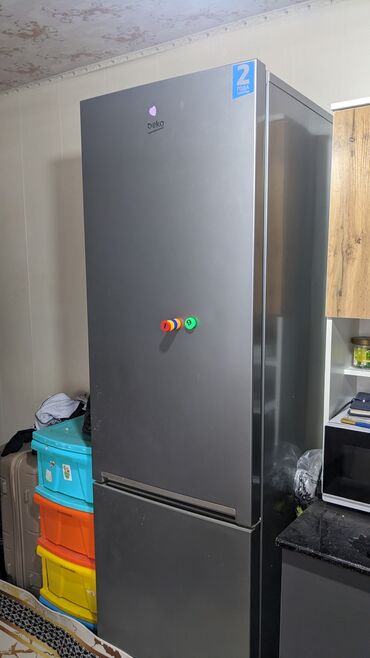 не рабочий холодилник: Холодильник Beko, Б/у, Двухкамерный, 2 *
