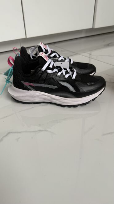 Women's Sneakers and athletic shoes: Кроссовки лининг оригинал. Заказывала через пойзон. Размер не подошёл — 8