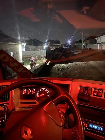 Тягачи: Тягач, Renault, Тентованный — 8