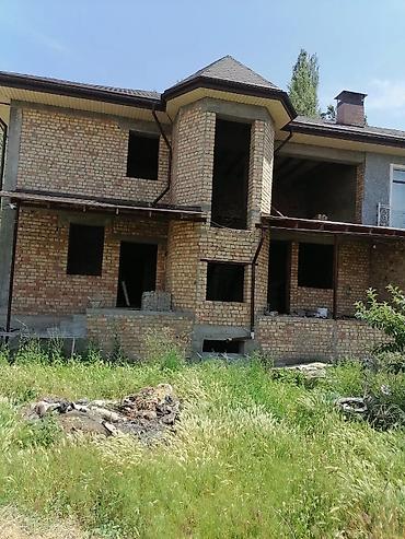 эльмира: В Бишкеке продаются 2 таунхауса, участок 10 соток, три этажа, площадь — 4