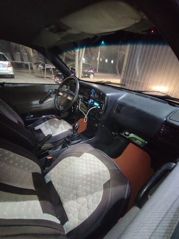 Другие Автомобили: Седан темно‑серого цвета. Кузов 4‑дверный, тонированные стекла по — 13