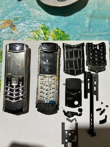 sas: Vertu Signature Touch, цвет - Серый, Кнопочный
