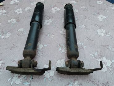 Auto delovi: Prednji amortizer Lada 7 Riva br.3. Polovno, kao novo. Malo bilo na — 8