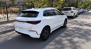 свето диоды: BYD E2: 2023 г., 0.1 л, Автомат, Электромобиль, Кроссовер — 3