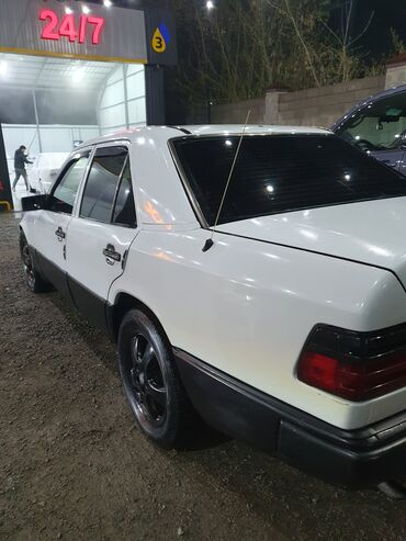 Mercedes-Benz: Mercedes-Benz E-Class: 1993 г., 2 л, Механика, Бензин, Седан
