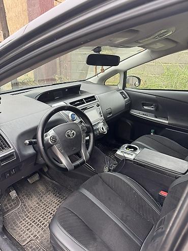 Toyota: Toyota Prius V: 2016 г., Гибрид, Универсал — 3