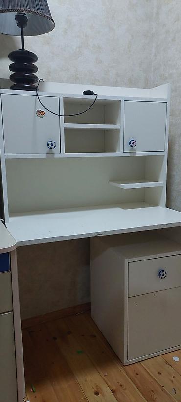 Uşaq mebeli: Ağ rəngli uşaq/yeni yetmə iş masası-hest (üst dolablı model) - Geniş — 1