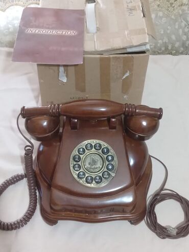 Əntiq vazalar: Qedimi telefon, iwlekdir. Teze, qutuda. 100 man. Unvan Bayil