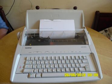 Tastature: Električna pisaća mašina Brother Ispravna. Pojedine zabice za kuciste na lalafo.rs — 13 Tastature: Električna pisaća mašina Brother Ispravna. Pojedine zabice za kuciste — 13