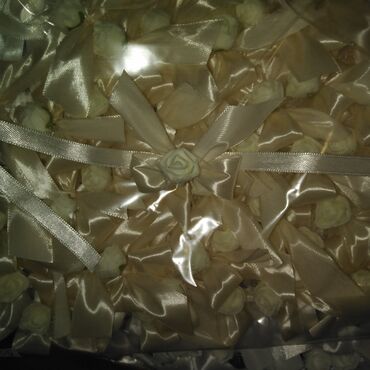 Svadbena oprema: Cvetna traka za kosu sa velom, idealna za posebne prilike. Traka je — 14