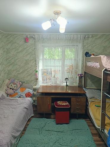 Продажа коттеджей и домов: Продается частный дом с двором и въездом для авто. - Участок огражден — 10