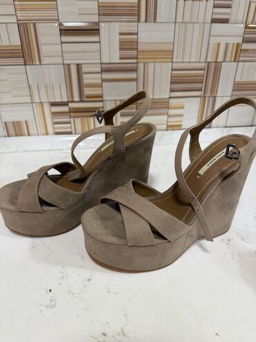 Basanoşka və səndəllər: Zara, Ölçü: 38, rəng - Qəhvəyi, İşlənmiş