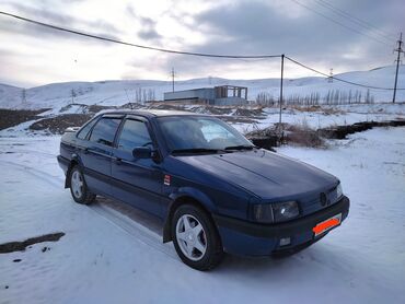 двигател пасат: Volkswagen Passat: 1992 г., 1.8 л, Механика, Бензин, Седан