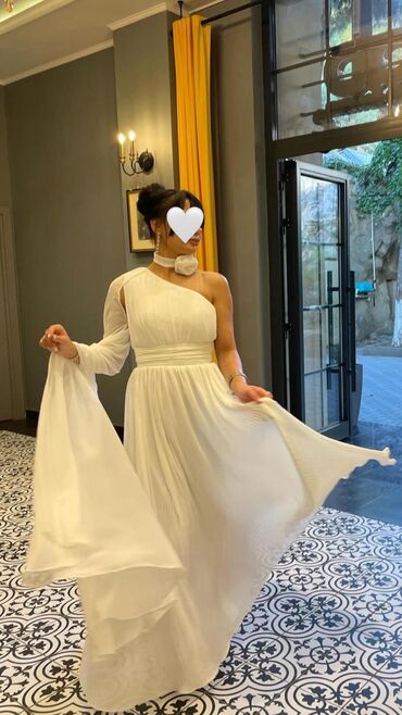 Ziyafət donları: Vəziyyəti:əla yalniz bir dəfə geyinilib. Tikdirmişəm. Ölçü: 36 S