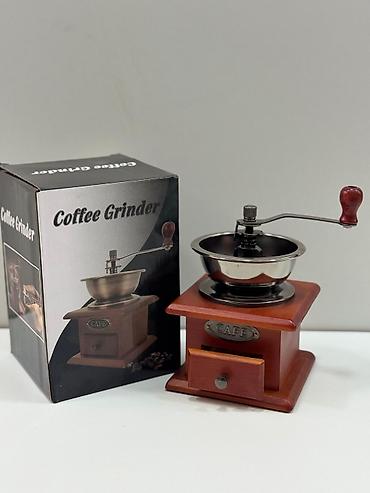 retro gramofon: Əl ilə işləyən klassik kofe dəyirmanı - Material: taxta korpus — 1