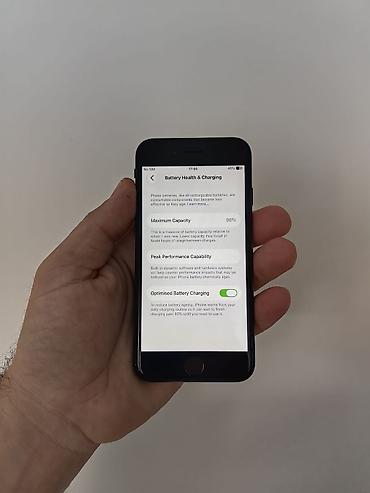 Apple iPhone: Iphone SE 2022 crni sa 128 gb memorije, sim free i icloud free — 5