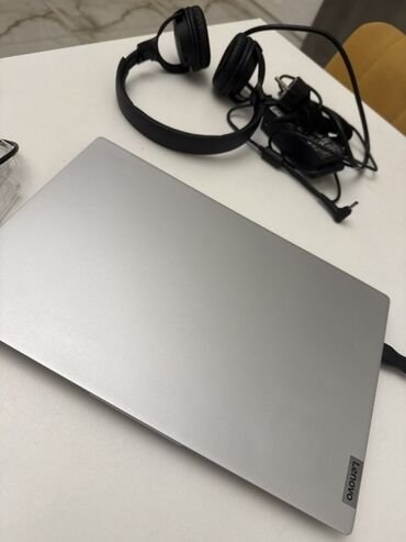 notebook satılır: Qiymət: 650 AZN (razılaşmaq mümkündür) 🔥 ÖZƏLLİKLƏR: 	•	Processor: AMD