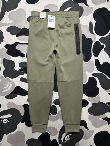 тактические форма: Штаны Tech fleece цвета хаки, хорошое качество

размер: М(165-175)