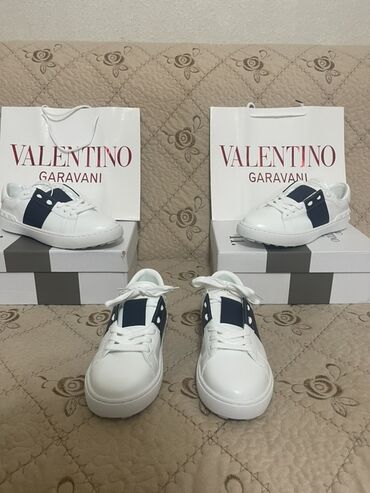 лоро пьяна: Мужские кроссовки, 42, Valentino Garavani, Новый, цвет - Белый, Самовывоз, Платная доставка