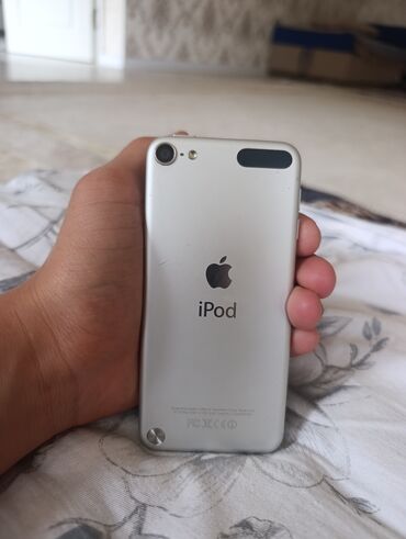 купить ipod: Портативный медиаплеер Apple iPod Touch пятого поколения, выполненный