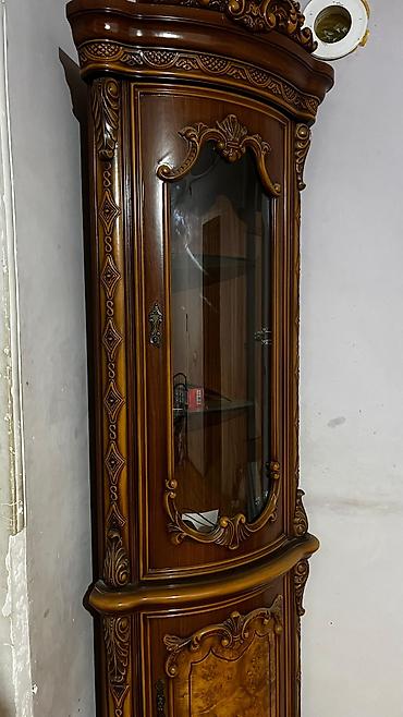 dolabi: Klassik üslubda massiv ağacdan hazırlanmış vitrinli bufet dəsti — 2
