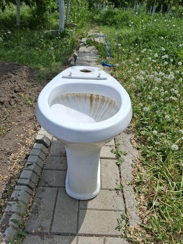 продается двери: Унитаз Напольный, Б/у, Материал: Керамика